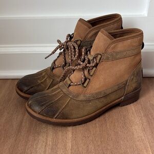 UGG Womens Leather and Suede Boots